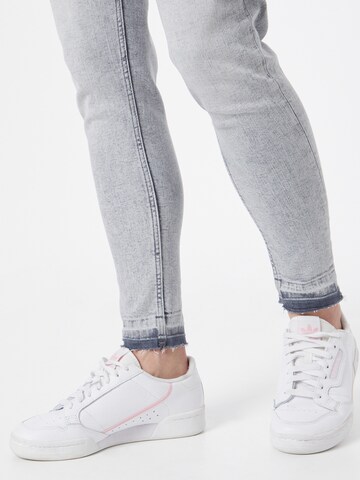 Coupe slim Jean QS en gris