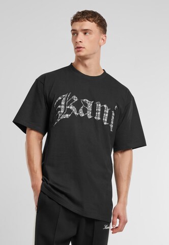 Karl Kani T-shirt ' ' i svart: framsida