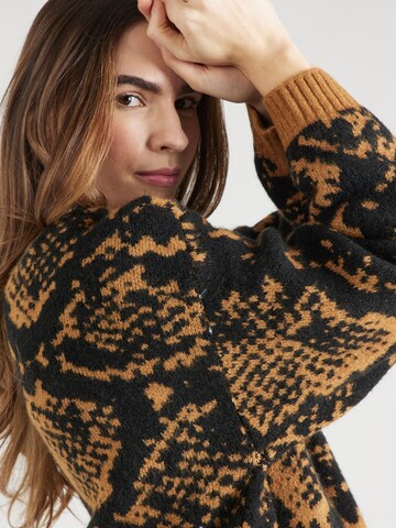Monki Свитер в Коричневый