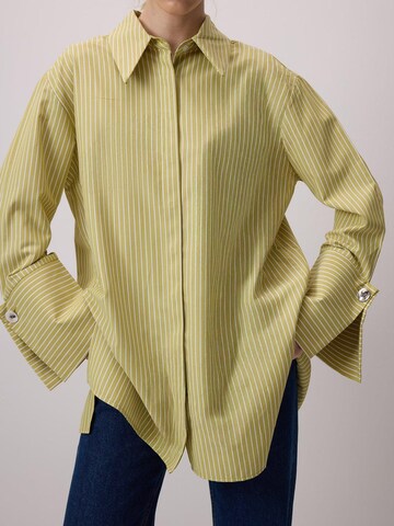 T-shirt 'Striped Shirt With Wide Cuffs' Touché Privé en vert