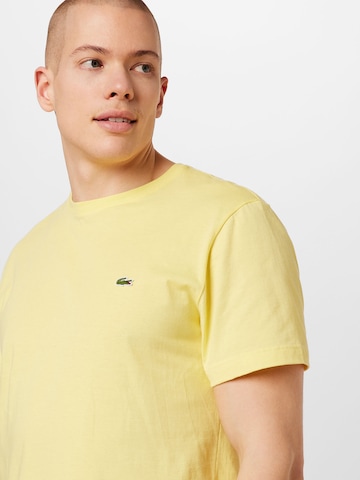 Regular fit Tricou de la LACOSTE pe galben