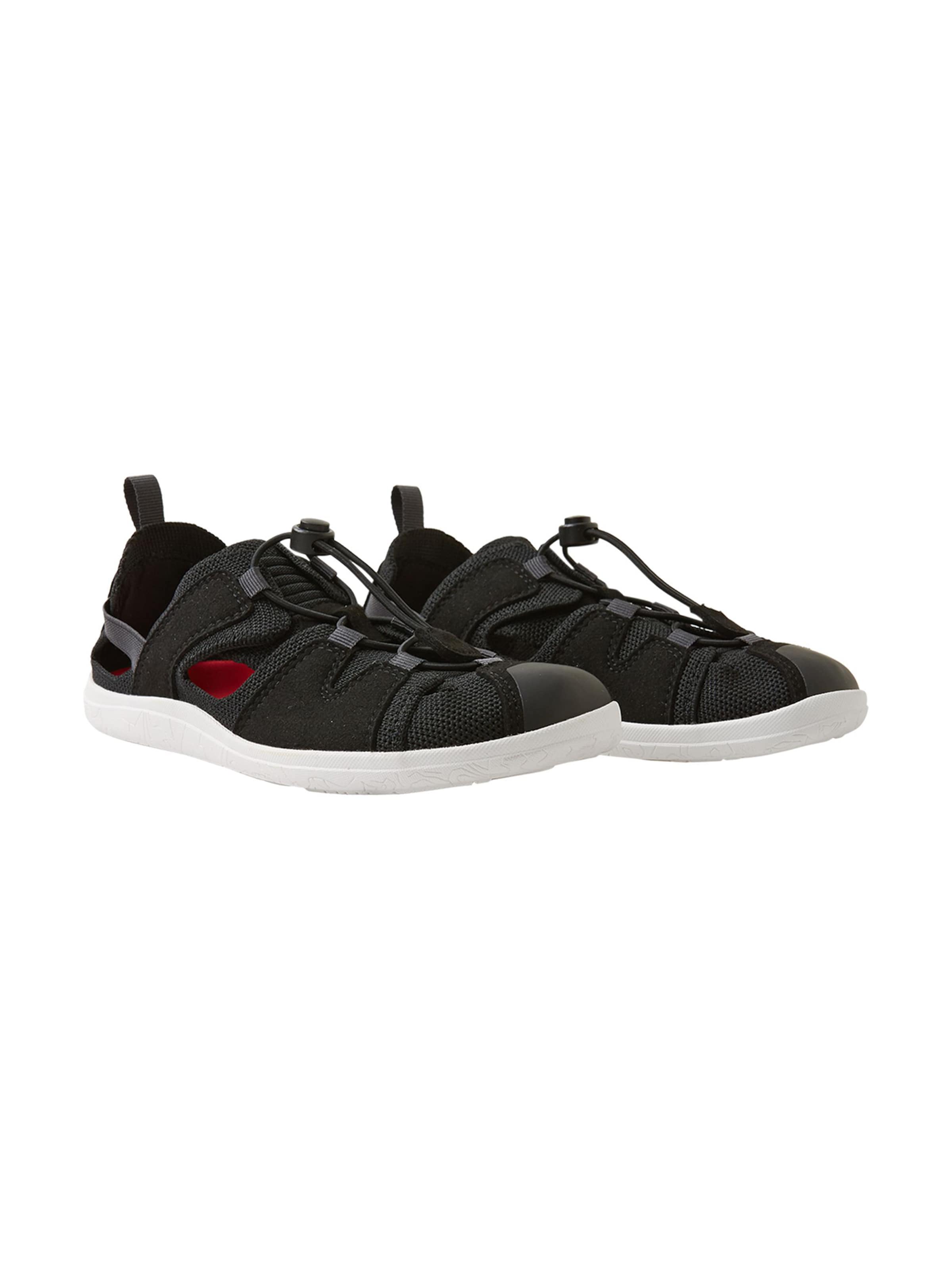 Chaussures ouvertes Reima en noir