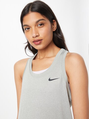 NIKE Sporttop in Grau