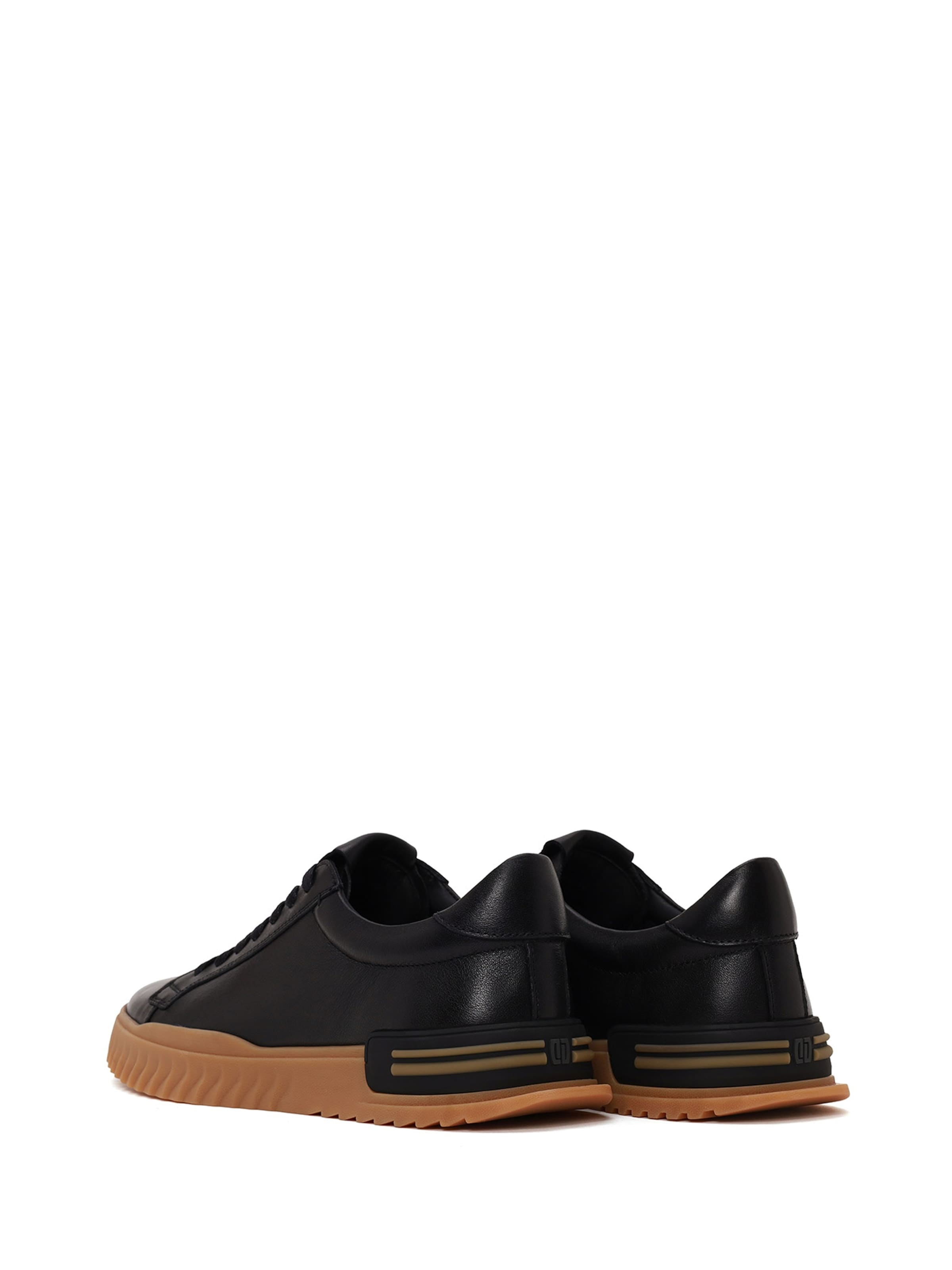 Sneaker low de la Derimod pe negru