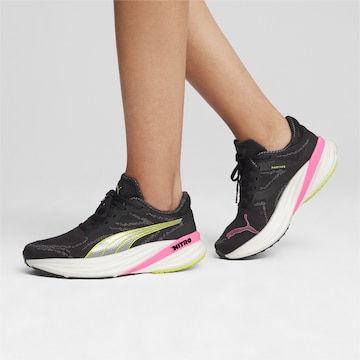 Chaussure de course 'Magnify NITRO™ 2' PUMA en noir : devant