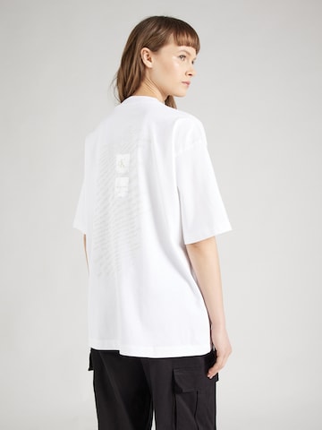 Calvin Klein Jeans regular Μπλουζάκι σε λευκό: μπροστά