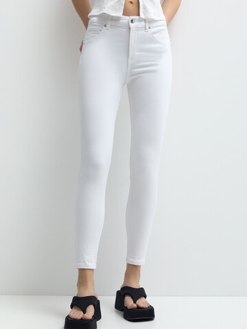 Pull&Bear Slimfit Jeans in Wit: voorkant