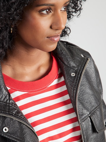 Noisy May Curve Mikina 'NMEMBER' – červená