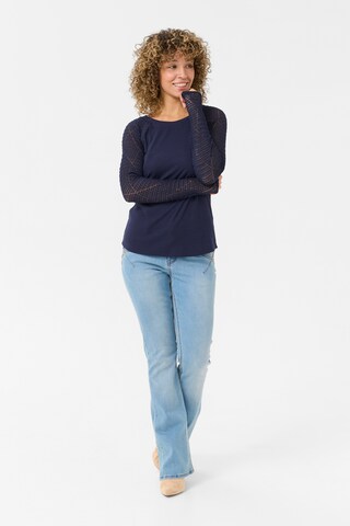 Chemisier 'Larisa' Cream en bleu