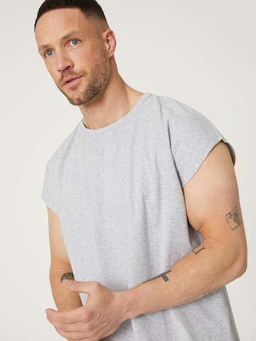 DAN FOX APPAREL T-shirt 'Theo' i grå