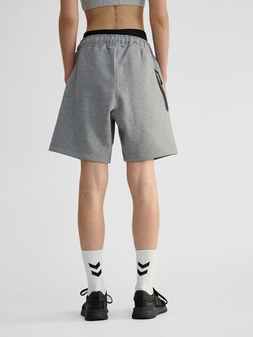 Hummel regular Bukser 'Tech Fleece' i grå