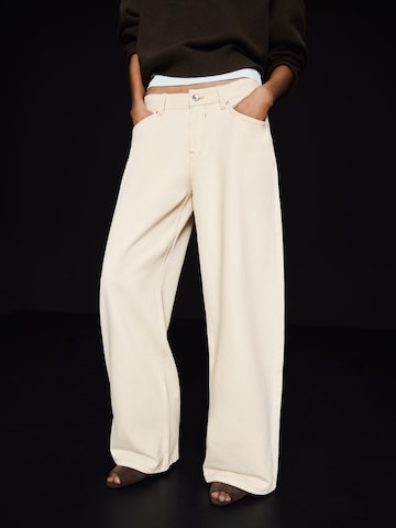 Bershka Wide Leg Farkut värissä beige: etupuoli