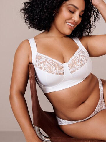 T-shirt Reggiseno di Next in bianco