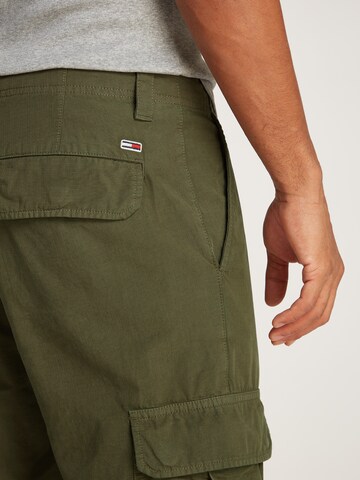 Tommy Jeans Tapered Hose 'RYAN' in Grün