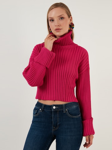 Pullover di LELA in rosa: frontale