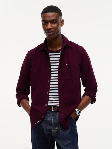 Coupe regular Chemise Tommy Jeans en rouge : devant