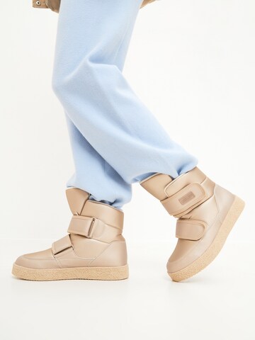 CESARE GASPARI Snowboots in Beige: Vorderseite