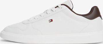 TOMMY HILFIGER Matalavartiset tennarit 'ICON COURT LIGHT' värissä valkoinen: etupuoli