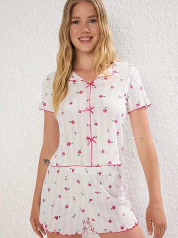 Shorty Trendyol en blanc : devant