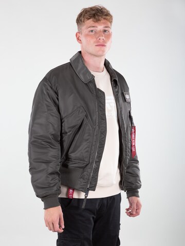 ALPHA INDUSTRIES Regular fit Φθινοπωρινό και ανοιξιάτικο μπουφάν σε πράσινο