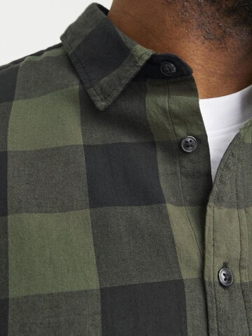 Jack & Jones Plus Comfort fit Overhemd 'JJEGINGHAM' in Groen