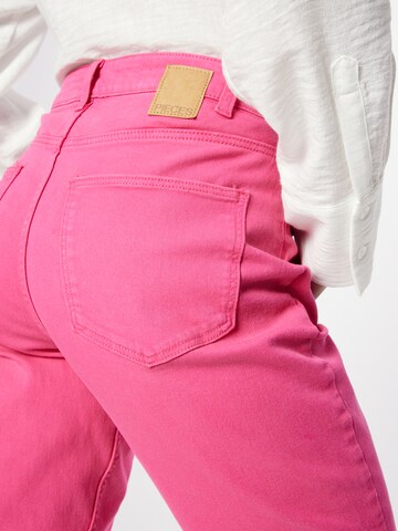 PIECES Tapered Jeans 'KESIA' in Pink