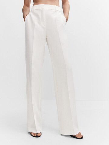 MANGO Zvonové kalhoty Kalhoty se sklady v pase 'Boxy' – bílá: přední strana