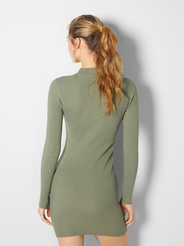 Bershka Úpletové šaty – zelená