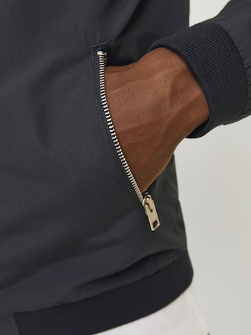 JACK & JONES Regular fit Övergångsjacka 'JJERush' i svart