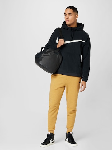 Nike Sportswear Tapered Broek in Geel