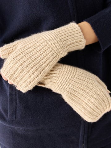GOBI Cashmere Fingerless Gloves 'Rib-Knit Cashmere Gloves' in Beige: front
