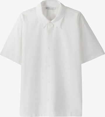 Bershka Comfort Fit Риза в бяло: отпред