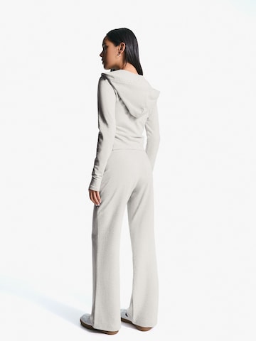 Wide leg Pantaloni de la Bershka pe gri