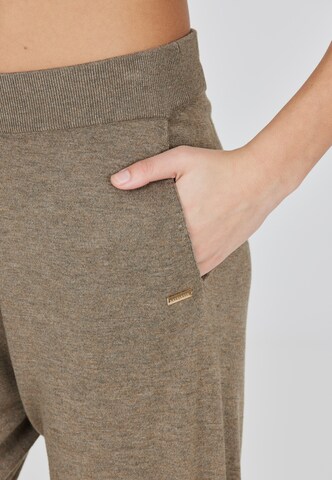 Athlecia Tapered Broek 'Athens' in Bruin