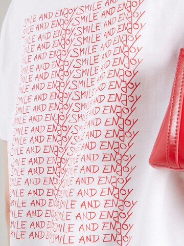 T-shirt 'Smile And Enjoy' Rich & Royal en blanc