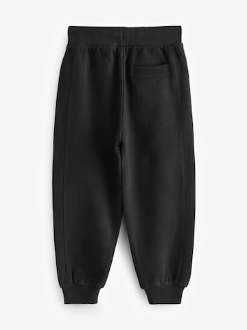 Baker by Ted Baker Tapered Παντελόνι σε μαύρο