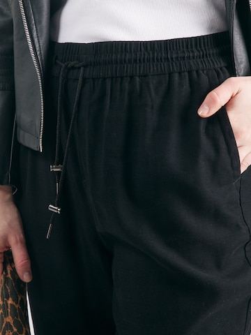 ONLY Carmakoma Tapered Trousers 'CARKELDA-EMERY' in Black