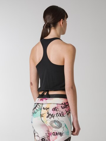 DEHA Top 'Fest' in Black