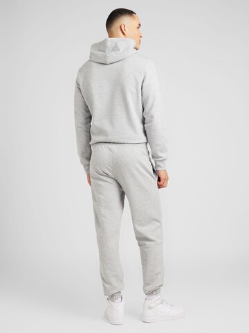 Tapered Pantaloni 'NBA ESSENTLS LOSLAK' di NEW ERA in grigio