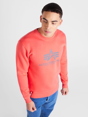 ALPHA INDUSTRIES Sweatshirt in Rood