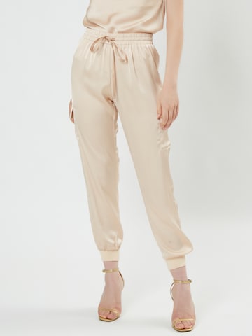 Influencer Tapered Broek in Beige: voorkant