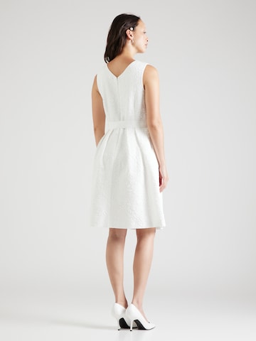 APART Koktejlové šaty – bílá