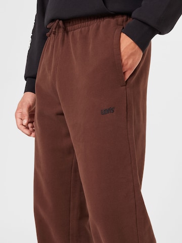 Effilé Pantalon 'Authentic Sweatpants' LEVI'S ® en marron