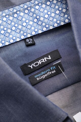 Yorn Button Up Shirt in L in Blue