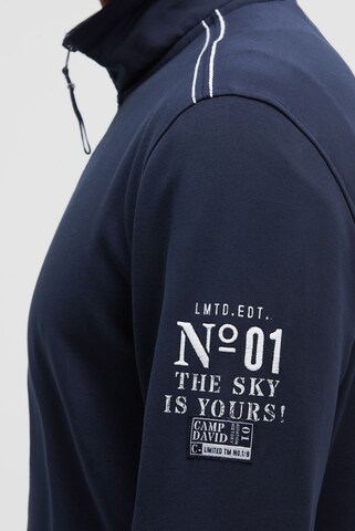 CAMP DAVID Troyer-Sweatshirt mit Zipper und Artworks in Blau: Vorderseite