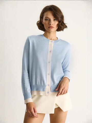 Cardigan Bianco Lucci en bleu