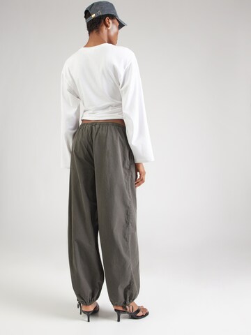 Loosefit Pantalon WEEKDAY en gris