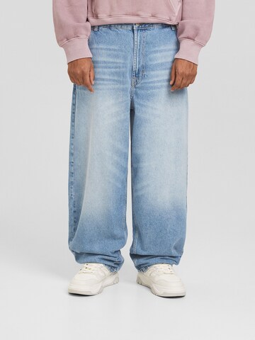 Bershka Loosefit Jeans in Blauw: voorkant