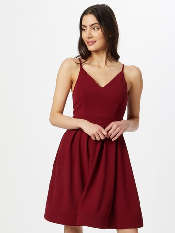 Rochie de cocktail de la Skirt & Stiletto pe roșu: față