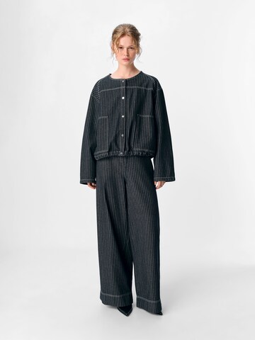 Veste mi-saison 'JAMY' OBJECT en noir